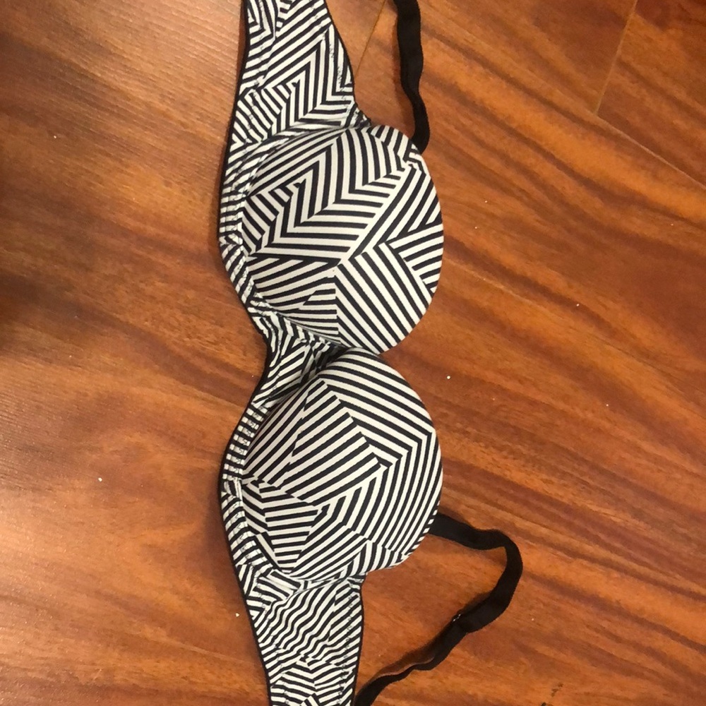 Strapless bra with straps
